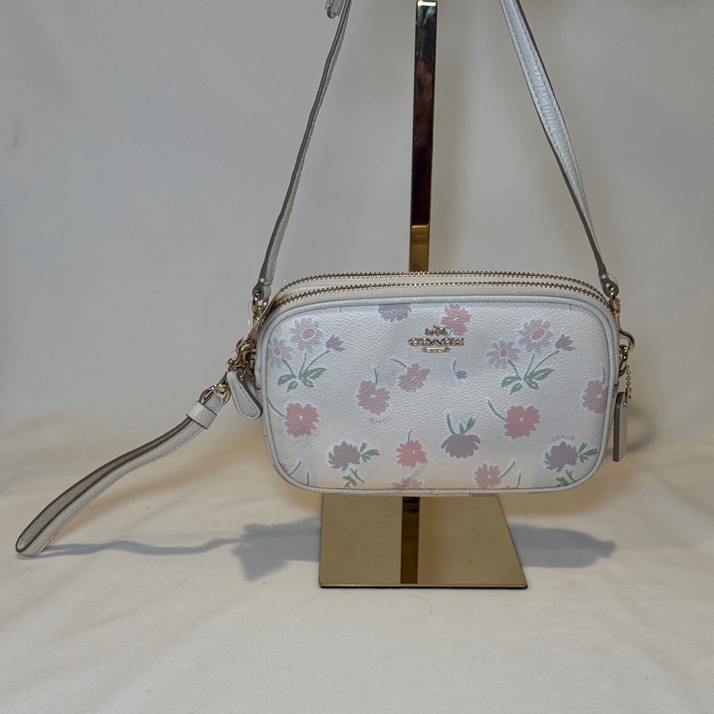 NWT coach crossbody clutch in Daisy field print with pebbled leather - Picture 2 of 9